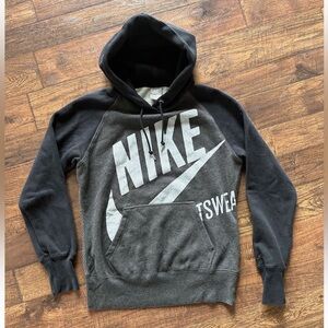 NIKE Women's Pull Over Hoodie